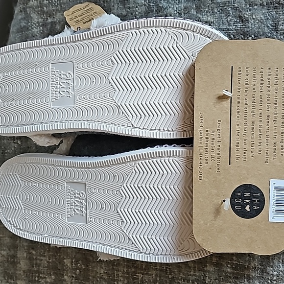 Slippers - Picture 4 of 4